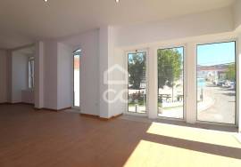 New 2 bedroom apartment, with private terrace, in the center of Vila do Avelar.