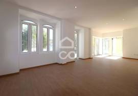 New 2 bedroom apartment, with private terrace, in the center of Vila do Avelar.