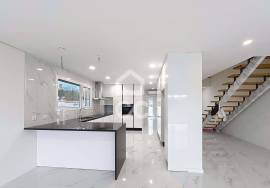 New 3 Bedroom Villa, Modern, with Natural Light and Strategic Location, with four fronts