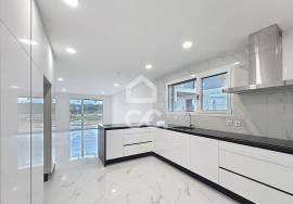 New 3 Bedroom Villa, Modern, with Natural Light and Strategic Location, with four fronts