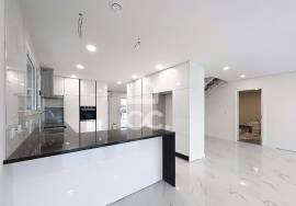 New 3 Bedroom Villa, Modern, with Natural Light and Strategic Location, with four fronts