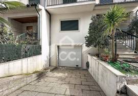 Semi-detached 4 bedroom villa with garden, barbecue and double garage