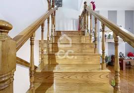 Semi-detached 4 bedroom villa with garden, barbecue and double garage