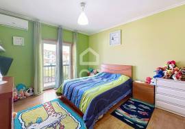 Semi-detached 4 bedroom villa with garden, barbecue and double garage