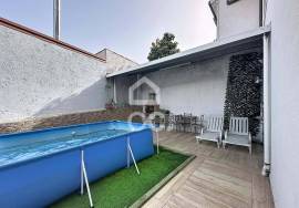 Semi-detached 4 bedroom villa with garden, barbecue and double garage