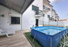 Semi-detached 4 bedroom villa with garden, barbecue and double garage