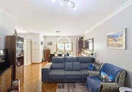 Semi-detached 4 bedroom villa with garden, barbecue and double garage