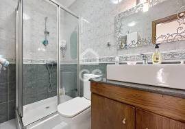 Semi-detached 4 bedroom villa with garden, barbecue and double garage