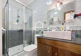 Semi-detached 4 bedroom villa with garden, barbecue and double garage