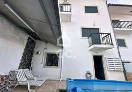 Semi-detached 4 bedroom villa with garden, barbecue and double garage