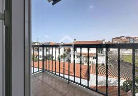 Semi-detached 4 bedroom villa with garden, barbecue and double garage