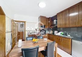 Semi-detached 4 bedroom villa with garden, barbecue and double garage