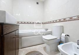 Semi-detached 4 bedroom villa with garden, barbecue and double garage