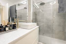 Apartamento T2 Renovado em Massamá