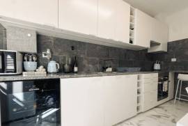 Apartamento T2 Renovado em Massamá