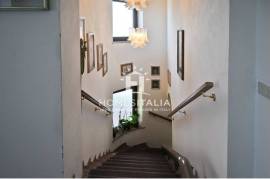 Property with breathtaking vistas