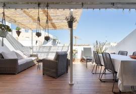 Triplex with beautiful terrace in Graca.