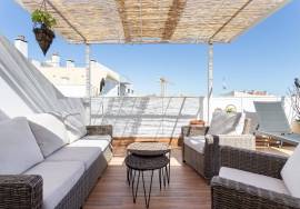 Triplex with beautiful terrace in Graca.
