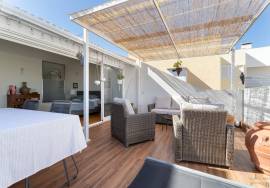 Triplex with beautiful terrace in Graca.
