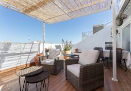 Triplex with beautiful terrace in Graca.