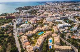 Albufeira - 2 bedroom apartment for sale 300 m from the beach