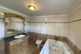 4 Bedroom Villa with Indoor Pool for Sale in Maceira – Leiria