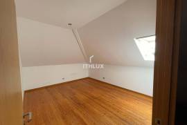 4 Bedroom Villa with Indoor Pool for Sale in Maceira – Leiria