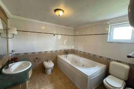 4 Bedroom Villa with Indoor Pool for Sale in Maceira – Leiria