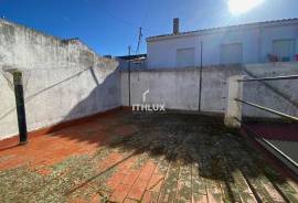 Opportunity in Castuera center: 177 m² house with terrace and patio for 35.000 €