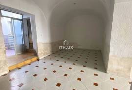 Opportunity in Castuera center: 177 m² house with terrace and patio for 35.000 €