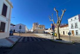 Opportunity in Castuera center: 177 m² house with terrace and patio for 35.000 €