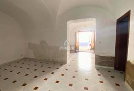 Opportunity in Castuera center: 177 m² house with terrace and patio for 35.000 €