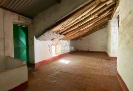Opportunity in Castuera center: 177 m² house with terrace and patio for 35.000 €