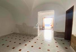 Opportunity in Castuera center: 177 m² house with terrace and patio for 35.000 €