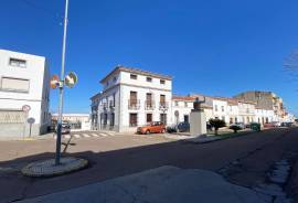 Opportunity in Castuera center: 177 m² house with terrace and patio for 35.000 €