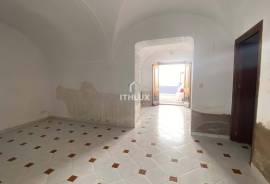 Opportunity in Castuera center: 177 m² house with terrace and patio for 35.000 €