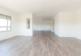 Prestigious 5 Bedroom Apartment in Twin Towers – Panoramic View over Lisbon