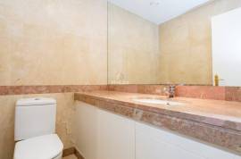 Prestigious 5 Bedroom Apartment in Twin Towers – Panoramic View over Lisbon