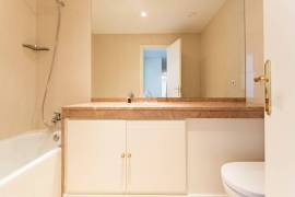 Prestigious 5 Bedroom Apartment in Twin Towers – Panoramic View over Lisbon