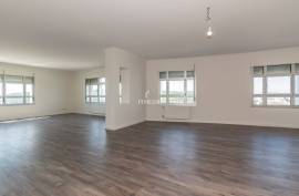 Prestigious 5 Bedroom Apartment in Twin Towers – Panoramic View over Lisbon