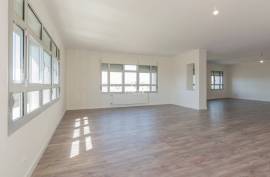 Prestigious 5 Bedroom Apartment in Twin Towers – Panoramic View over Lisbon