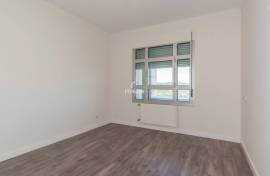 Prestigious 5 Bedroom Apartment in Twin Towers – Panoramic View over Lisbon