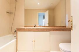 Prestigious 5 Bedroom Apartment in Twin Towers – Panoramic View over Lisbon