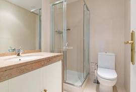 Prestigious 5 Bedroom Apartment in Twin Towers – Panoramic View over Lisbon