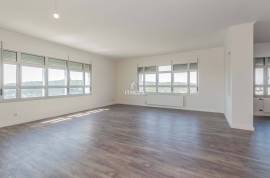 Prestigious 5 Bedroom Apartment in Twin Towers – Panoramic View over Lisbon