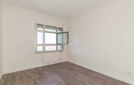 Prestigious 5 Bedroom Apartment in Twin Towers – Panoramic View over Lisbon