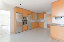 Prestigious 5 Bedroom Apartment in Twin Towers – Panoramic View over Lisbon