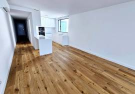 Long-Term Rental: Luxury 2-Bedroom with Panoramic Views in Frontline Fuseta