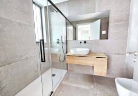 Long-Term Rental: Luxury 2-Bedroom with Panoramic Views in Frontline Fuseta