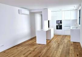 Long-Term Rental: Luxury 2-Bedroom with Panoramic Views in Frontline Fuseta